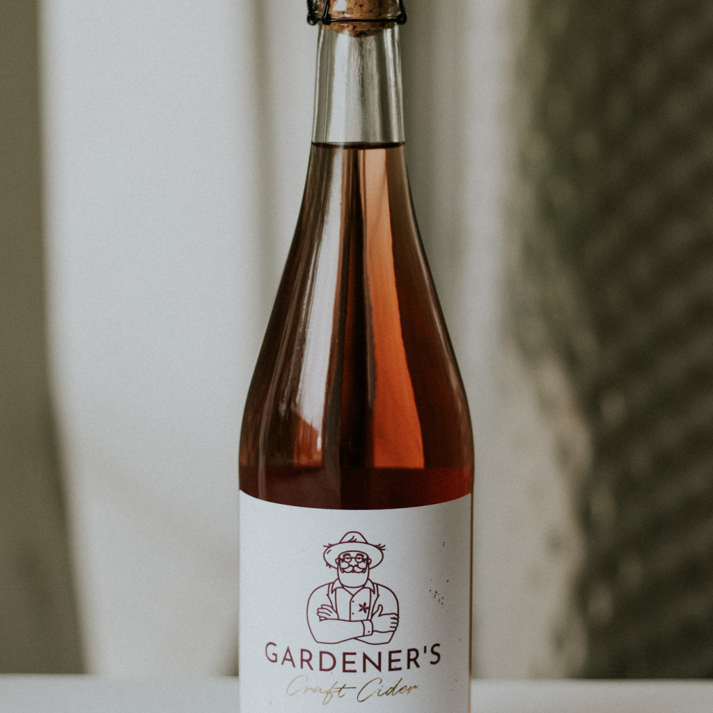 Gardener’s pussausais ābolu- upeņu sidrs