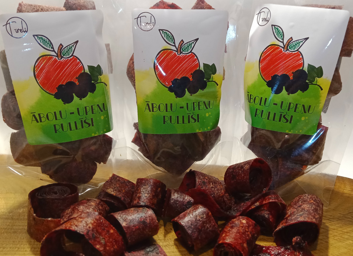 Apple and blackcurrant fruit rolls 100g